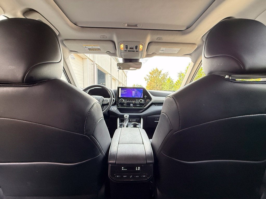 2025 Toyota Highlander XLE - AWD / SUNROOF / CLEAN CARFAX