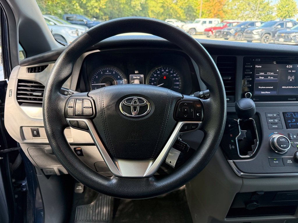 2018 Toyota Sienna LE 8 Passenger - CLEAN CARFAX