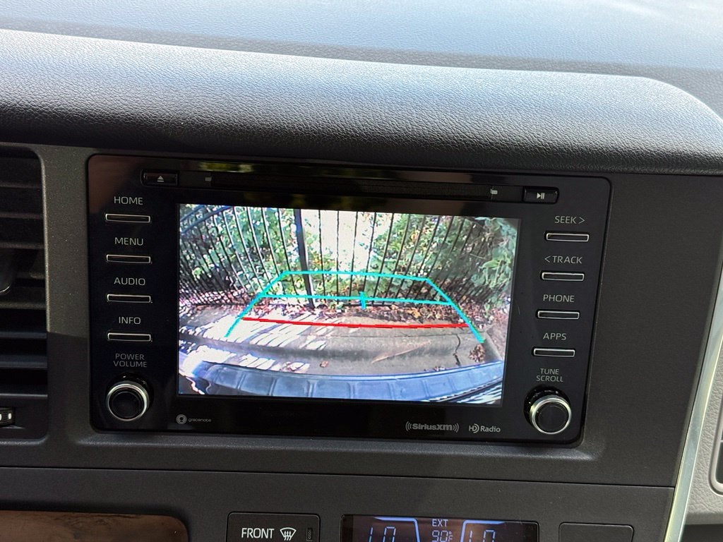 2018 Toyota Sienna LE 8 Passenger - CLEAN CARFAX