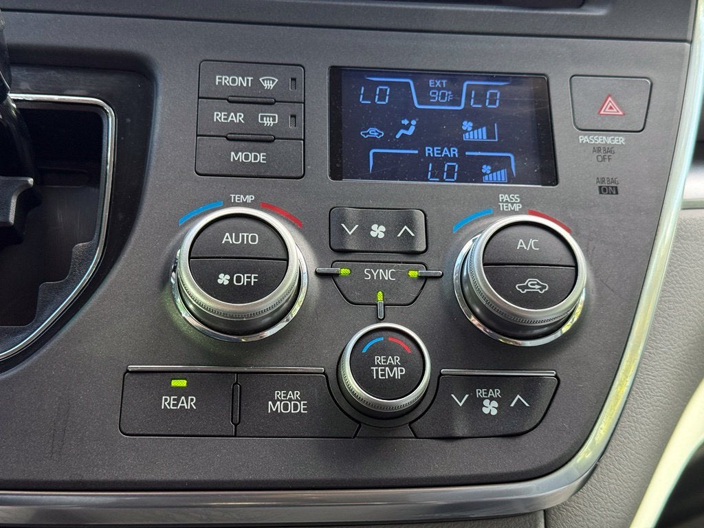 2018 Toyota Sienna LE 8 Passenger - CLEAN CARFAX