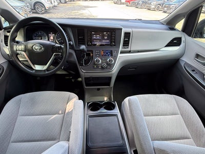 2018 Toyota Sienna LE 8 Passenger - CLEAN CARFAX