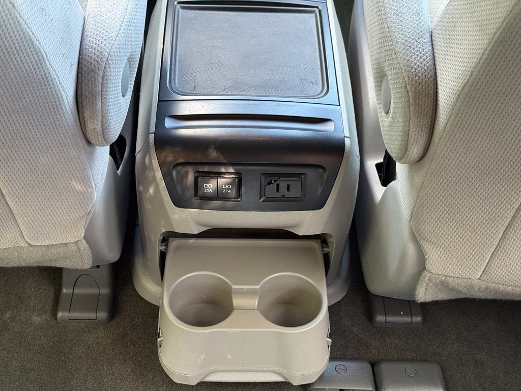2018 Toyota Sienna LE 8 Passenger - CLEAN CARFAX