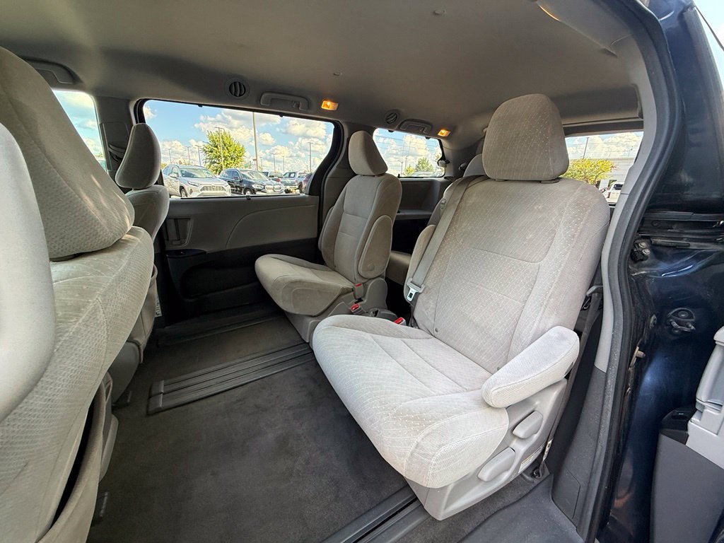2018 Toyota Sienna LE 8 Passenger - CLEAN CARFAX