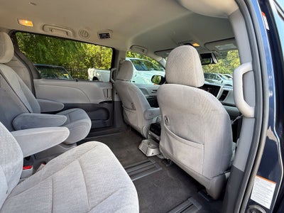 2018 Toyota Sienna LE 8 Passenger - CLEAN CARFAX