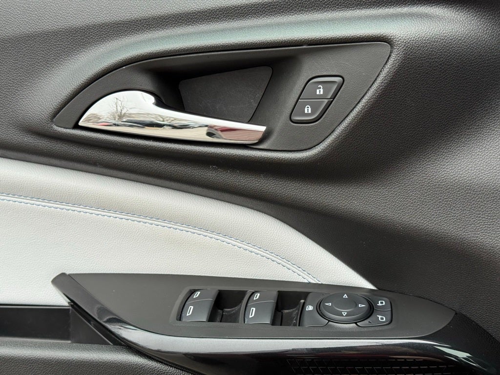 2025 Chevrolet Trax LT ONE OWNER CARFAX