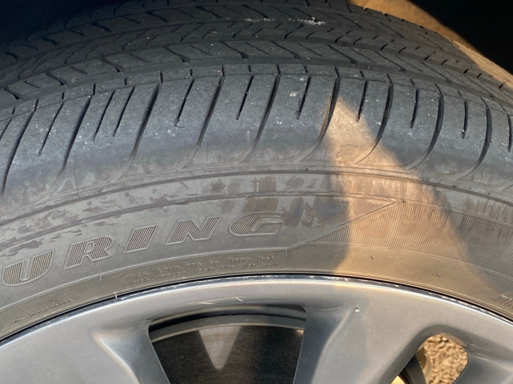 2022 Buick Envision Avenir FWD / TECH PKG / MOONROOF / CLEAN CARFAX