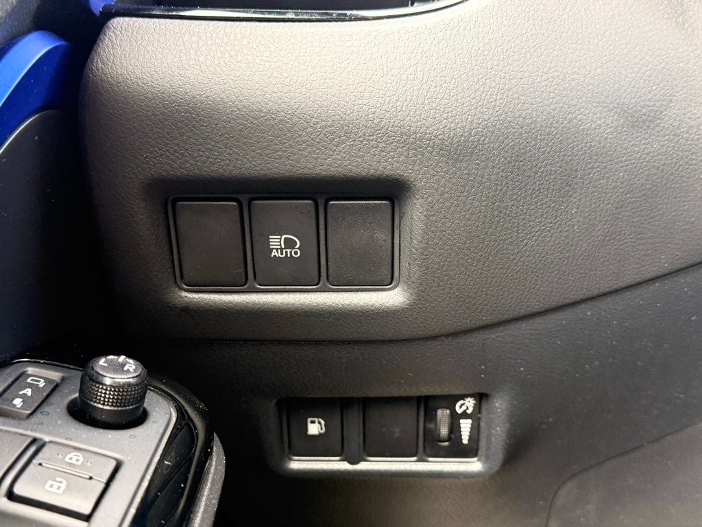 2021 Toyota C-HR XLE POWER LIFTGATE