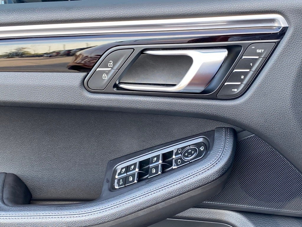 2022 Porsche Macan Base AWD / PANO ROOF / CLEAN CARFAX