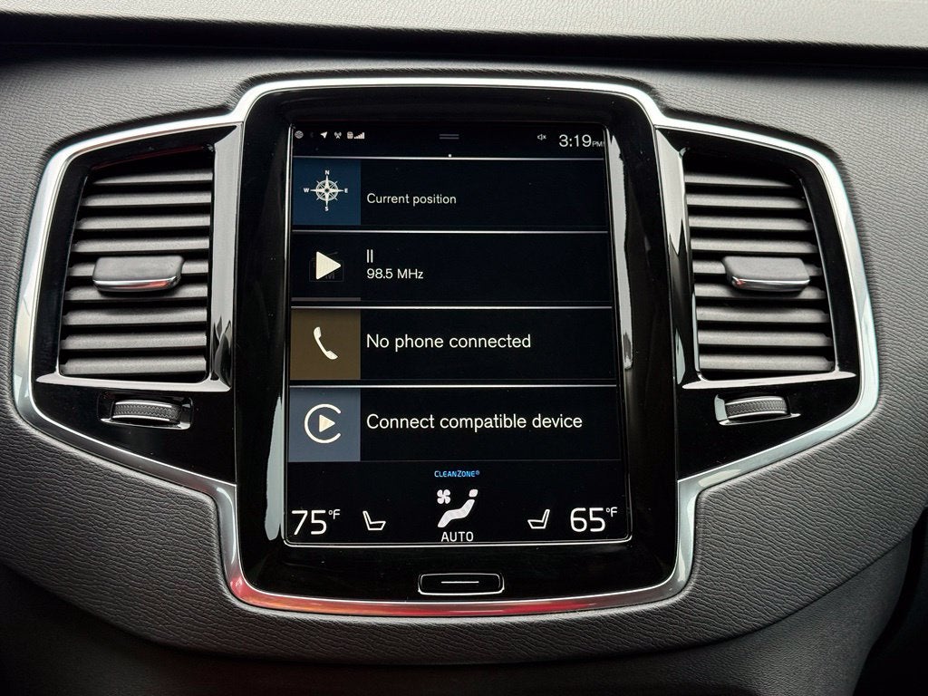 2022 Volvo XC90 T6 Momentum - AWD / PANORAMIC SUNROOF / ONE OWNER