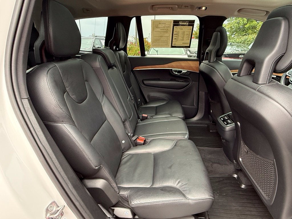 2022 Volvo XC90 T6 Momentum - AWD / PANORAMIC SUNROOF / ONE OWNER