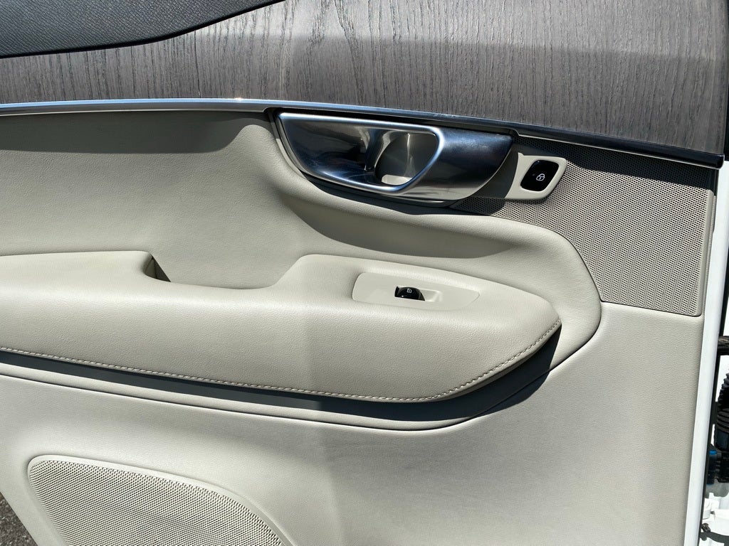 2023 Volvo XC90 Recharge Plug-In Hybrid T8 Plus Bright Theme 7 Passenger