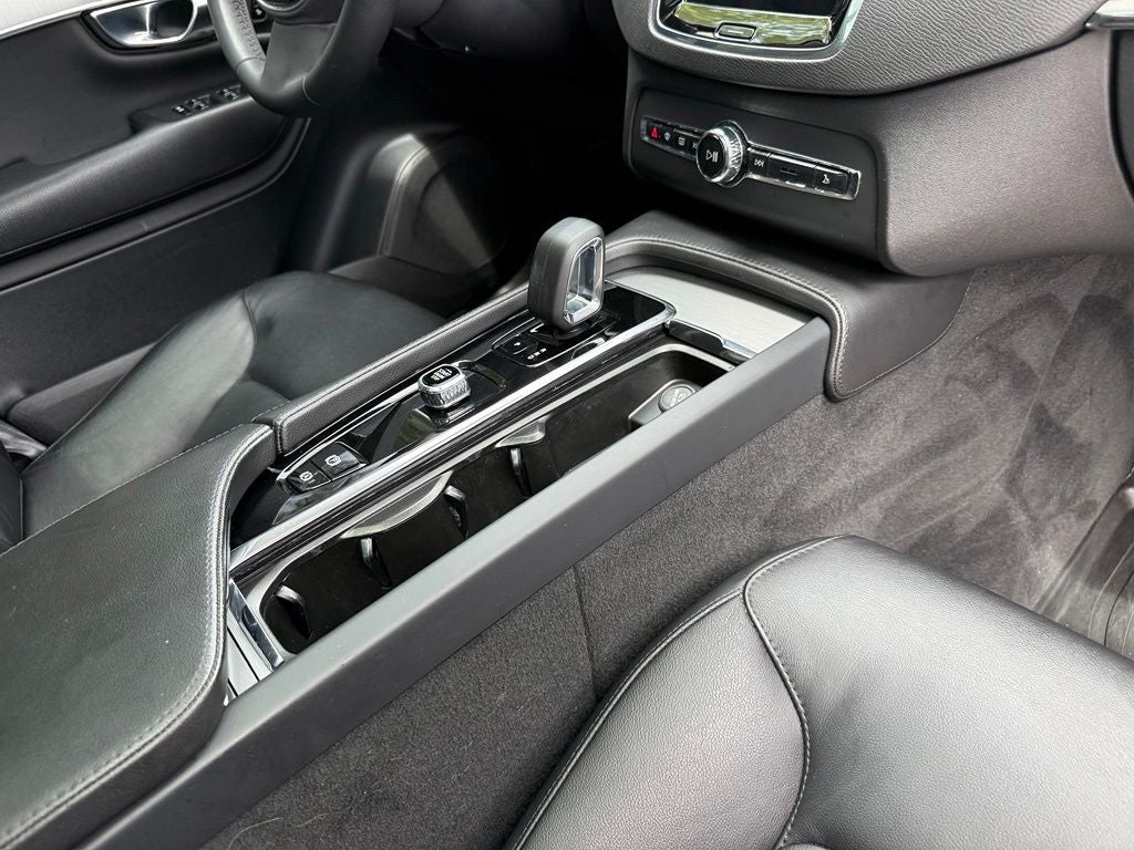 2023 Volvo XC90 B5 Core