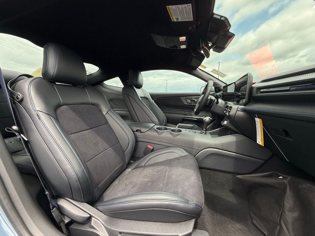 2025 Ford Mustang Dark Horse EQUIPMENT GROUP 700A