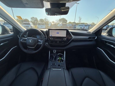 2025 Toyota Highlander XLE