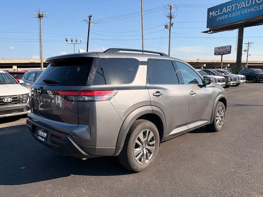 2025 Nissan Pathfinder SV