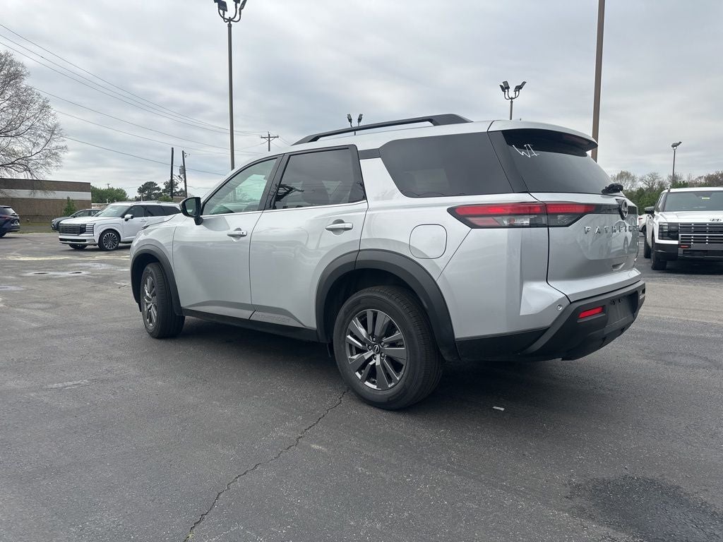 2025 Nissan Pathfinder SV