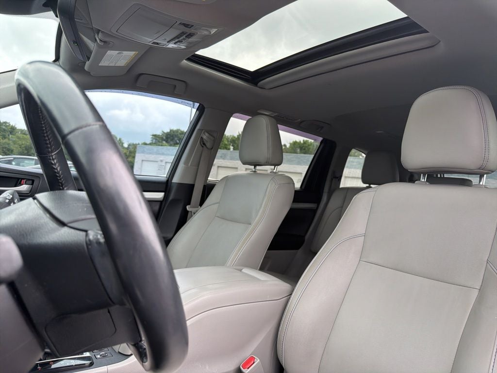 2017 Toyota Highlander XLE Navigation / Clean Carfax / Power Moonroof / 3rd R