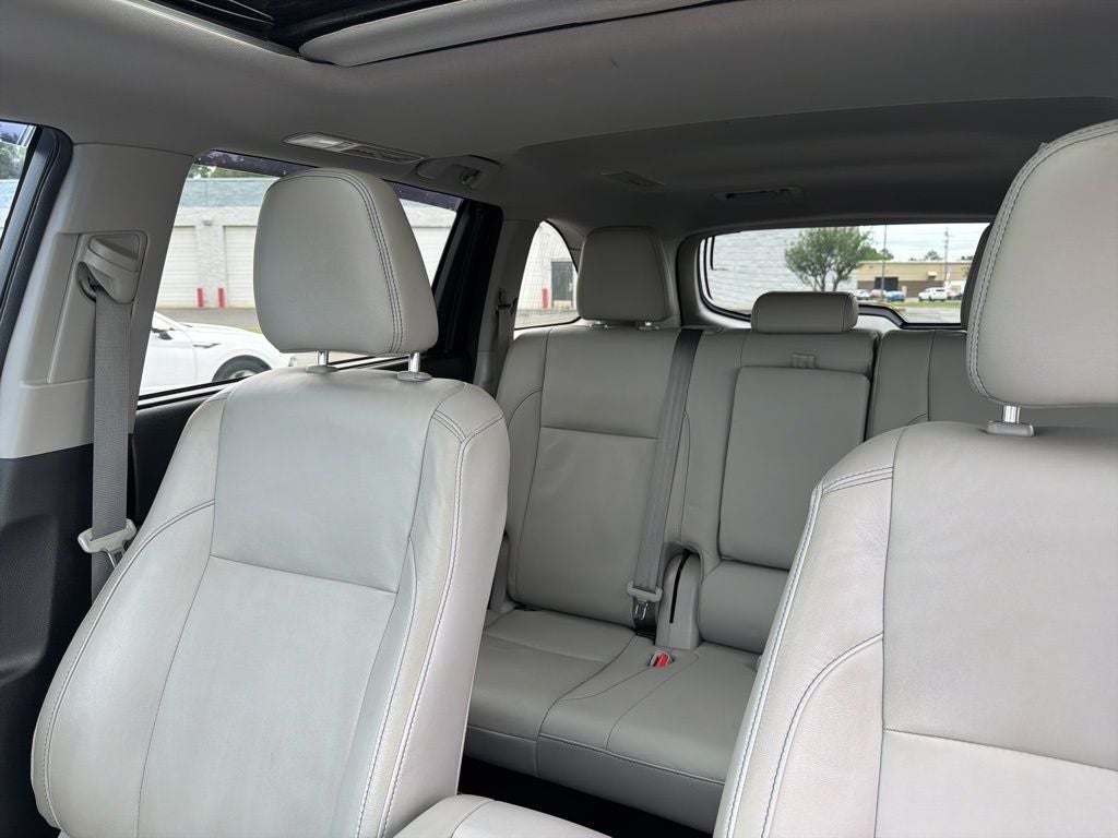 2017 Toyota Highlander XLE Navigation / Clean Carfax / Power Moonroof / 3rd R