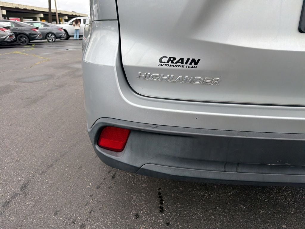 2017 Toyota Highlander XLE Navigation / Clean Carfax / Power Moonroof / 3rd R
