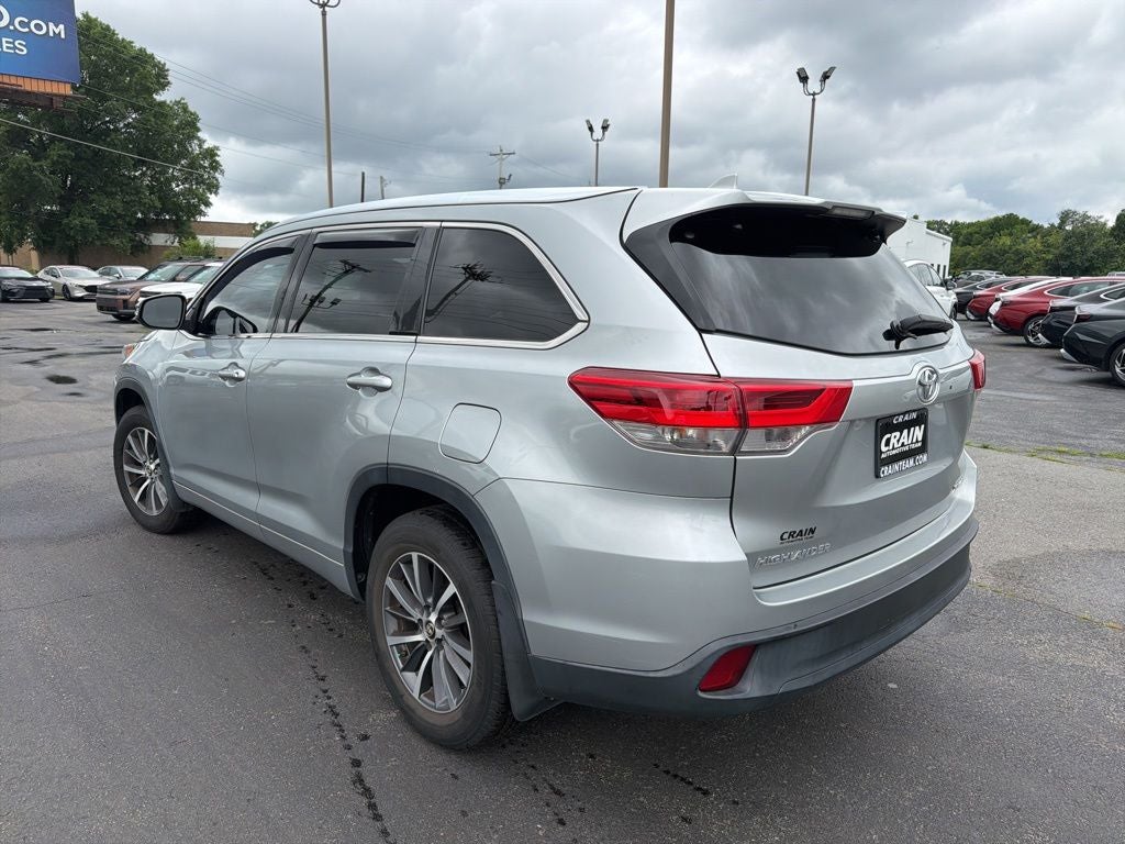 2017 Toyota Highlander XLE Navigation / Clean Carfax / Power Moonroof / 3rd R