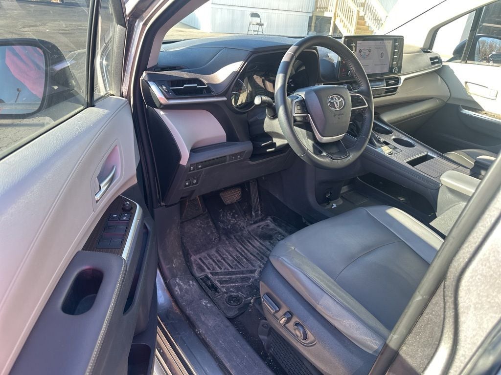 2021 Toyota Sienna XLE 8 Passenger