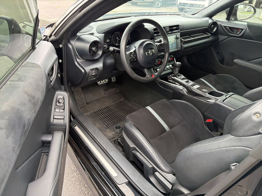 2024 Toyota GR86 Premium Clean Carfax / Apple CarPlay/Android Auto / 6-spee