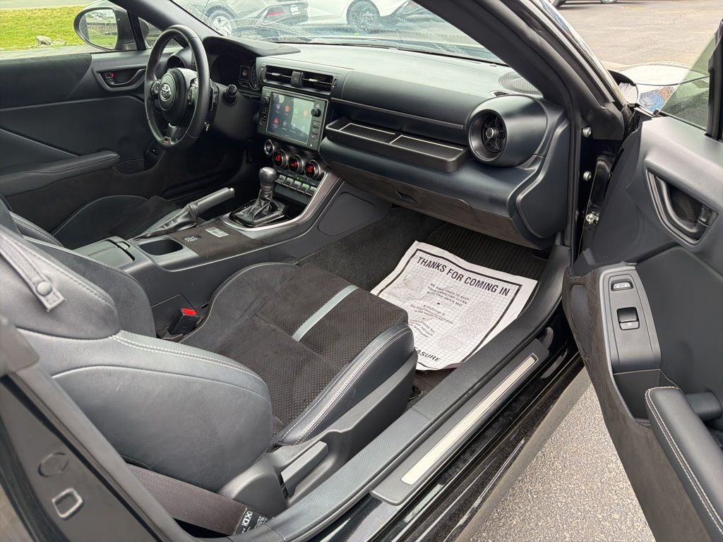 2024 Toyota GR86 Premium Clean Carfax / Apple CarPlay/Android Auto / 6-spee