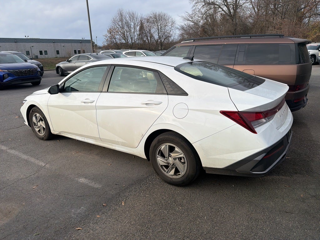 2025 Hyundai Elantra SE