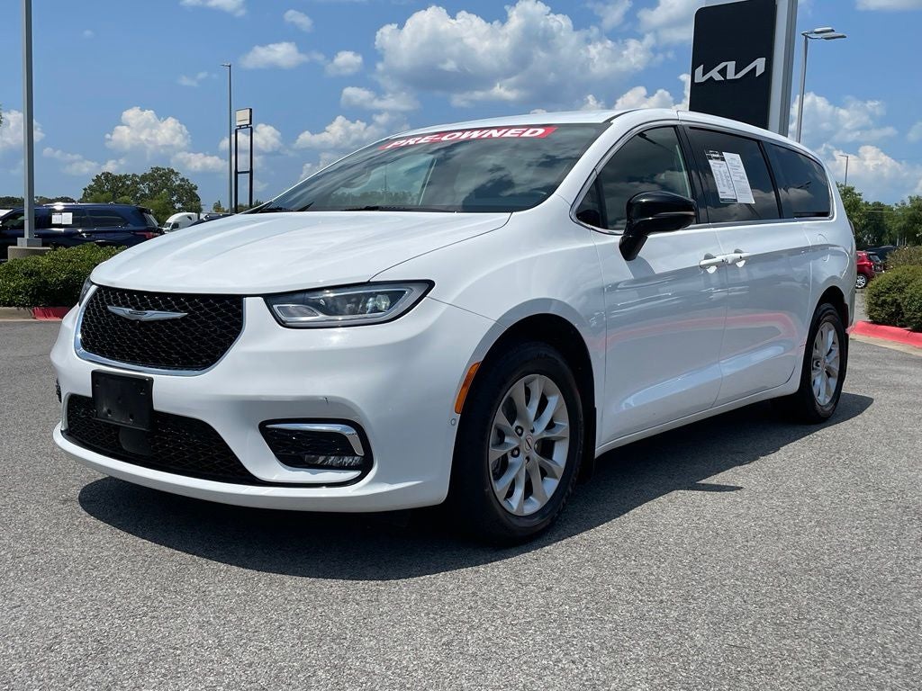 2025 Chrysler Pacifica Select