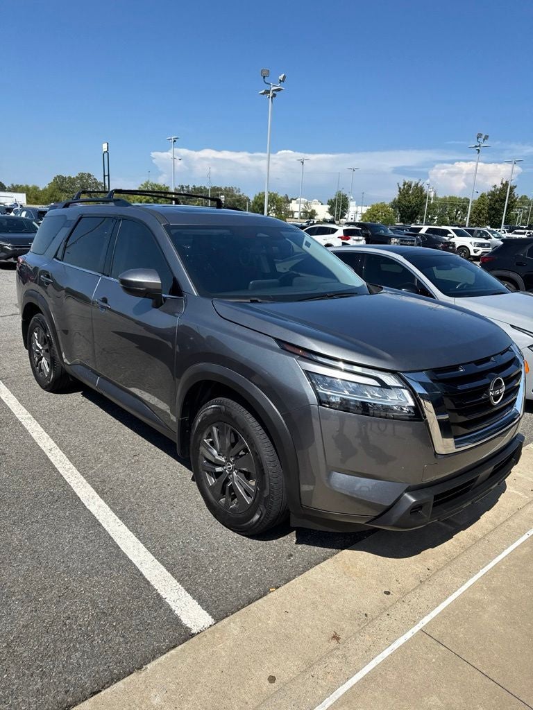 2022 Nissan Pathfinder SV