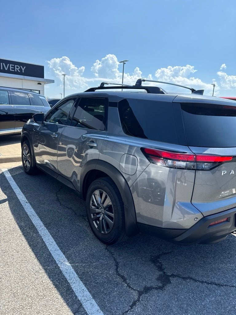 2022 Nissan Pathfinder SV