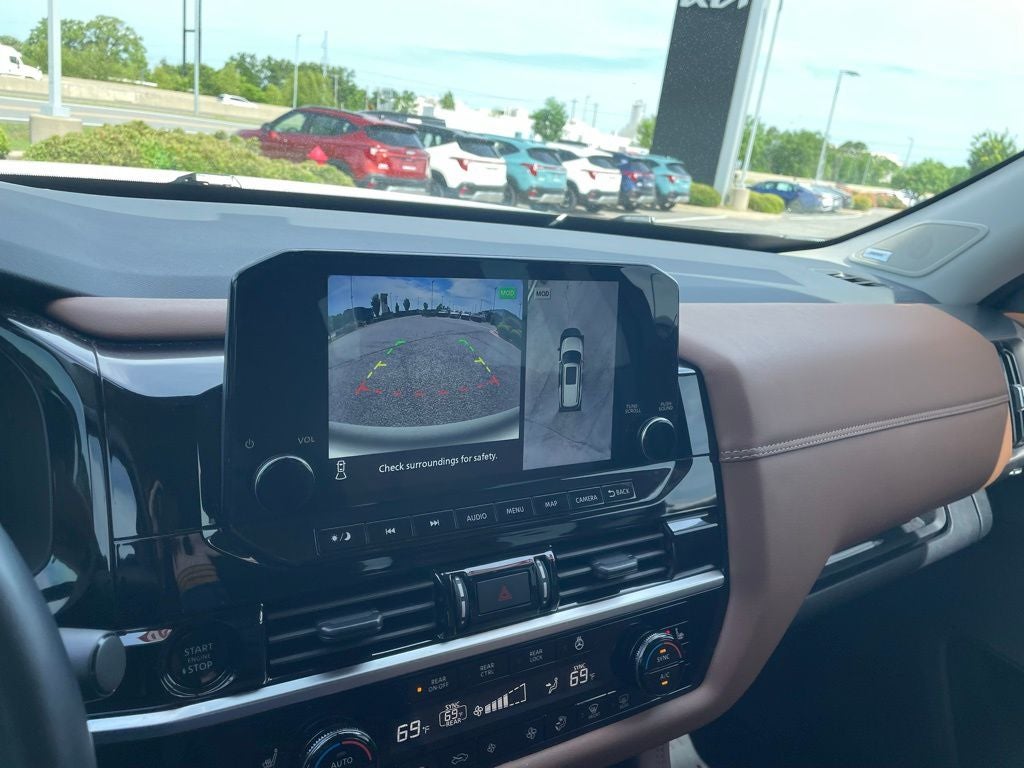 2025 Nissan Pathfinder Platinum