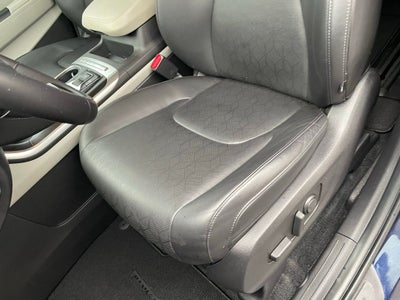 2023 Kia Carnival LX Seat Package