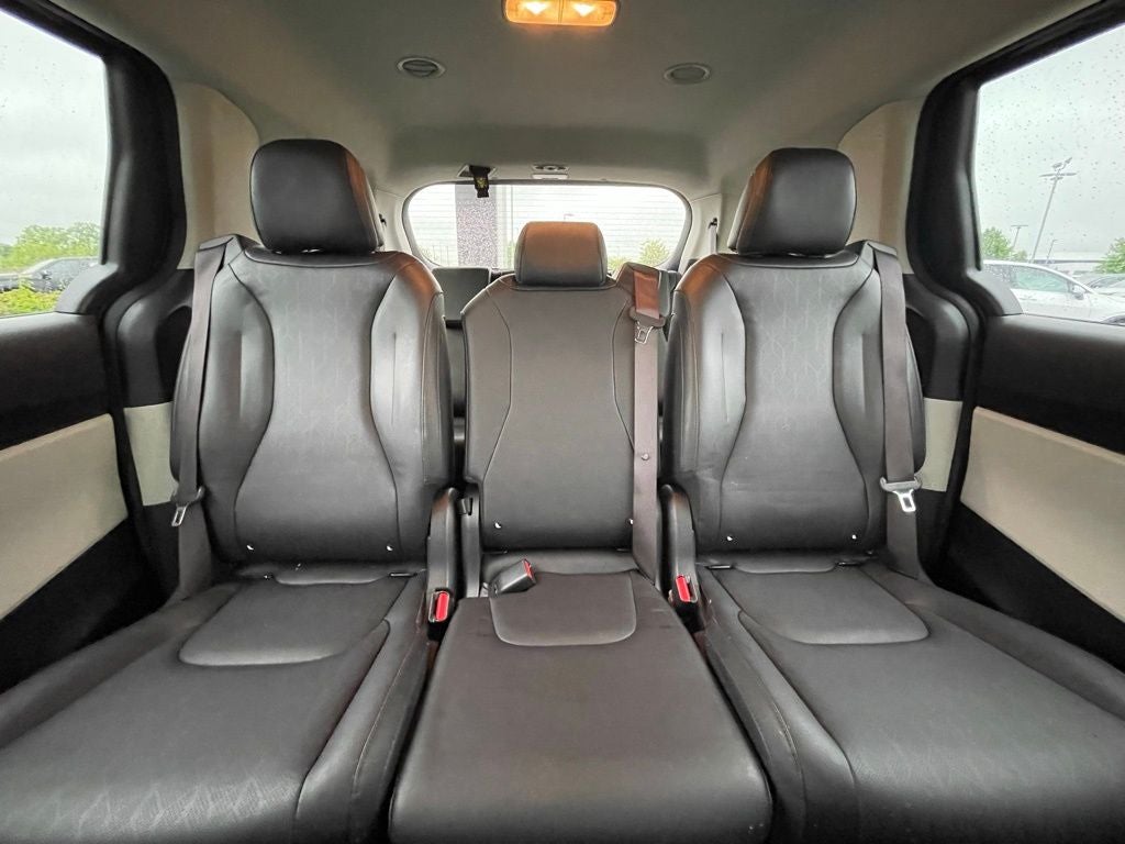 2023 Kia Carnival LX Seat Package
