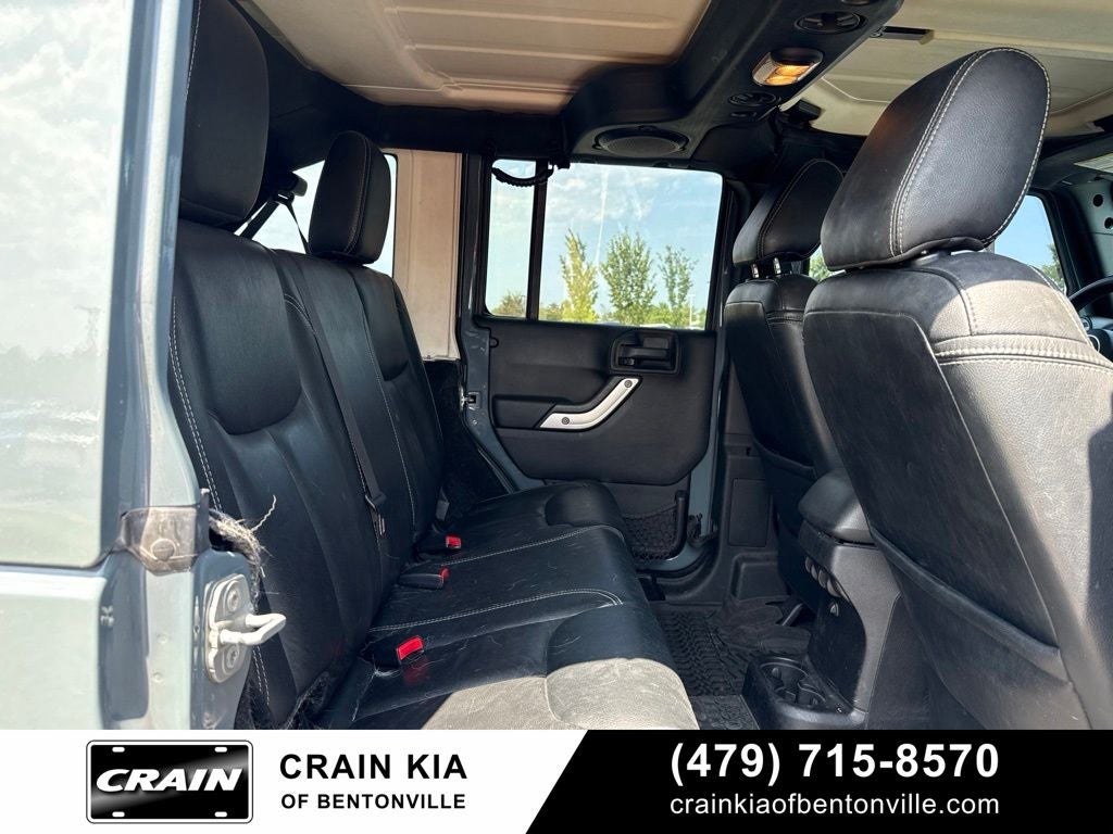 2014 Jeep Wrangler Unlimited Sahara - 4WD / CLEAN CARFAX