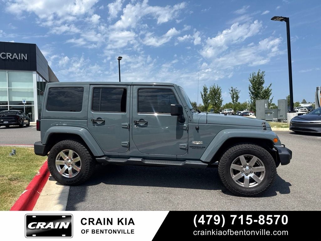 2014 Jeep Wrangler Unlimited Sahara - 4WD / CLEAN CARFAX