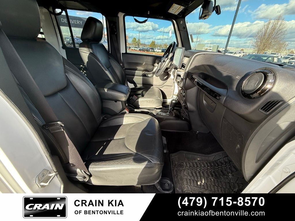 2015 Jeep Wrangler Unlimited Sahara Altitude - 4WD / CLEAN CARFAX / LIFT / WHEELS / TIRES