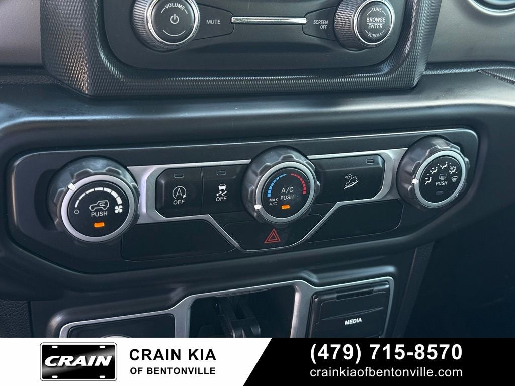 2018 Jeep Wrangler Unlimited Sport - 4WD / CLEAN CARFAX / LIFTED!