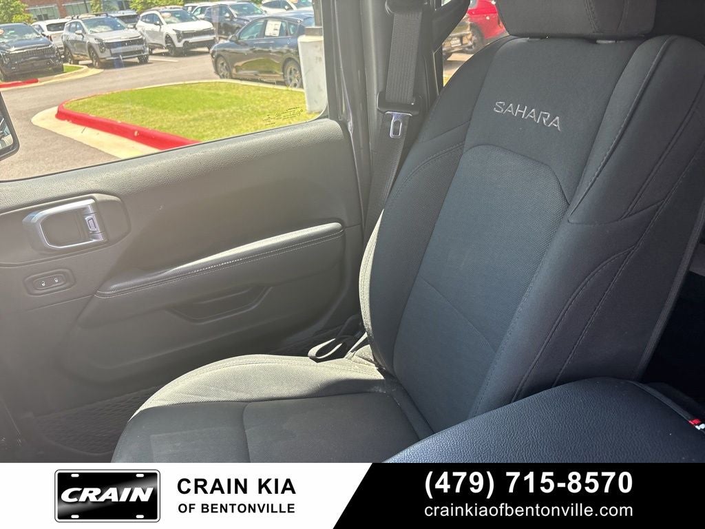 2020 Jeep Wrangler Unlimited Sahara - 4WD / SKY ONE TOUCH / ONE OWNER