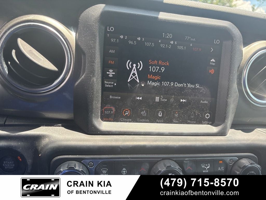 2020 Jeep Wrangler Unlimited Sahara - 4WD / SKY ONE TOUCH / ONE OWNER