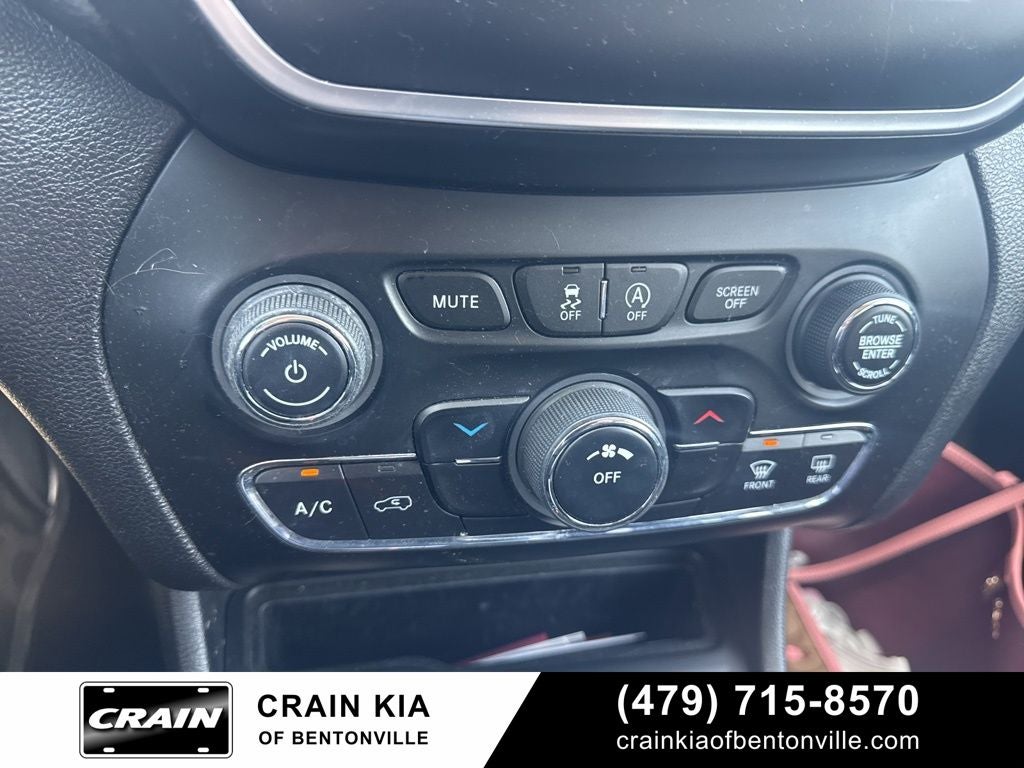 2019 Jeep Cherokee Latitude - CARFAX ONE OWNER