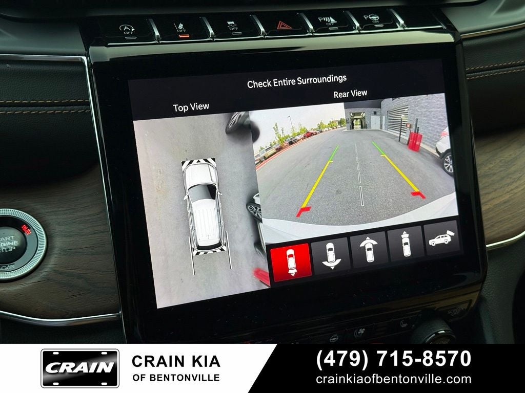 2025 Jeep Grand Cherokee L Summit - 4WD / PANORAMIC SUNROOF / CLEAN CARFAX