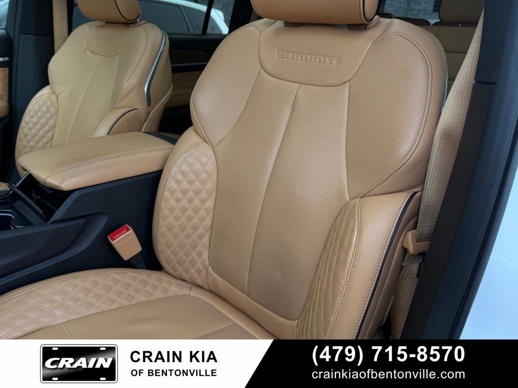 2025 Jeep Grand Cherokee L Summit - 4WD / PANORAMIC SUNROOF / CLEAN CARFAX