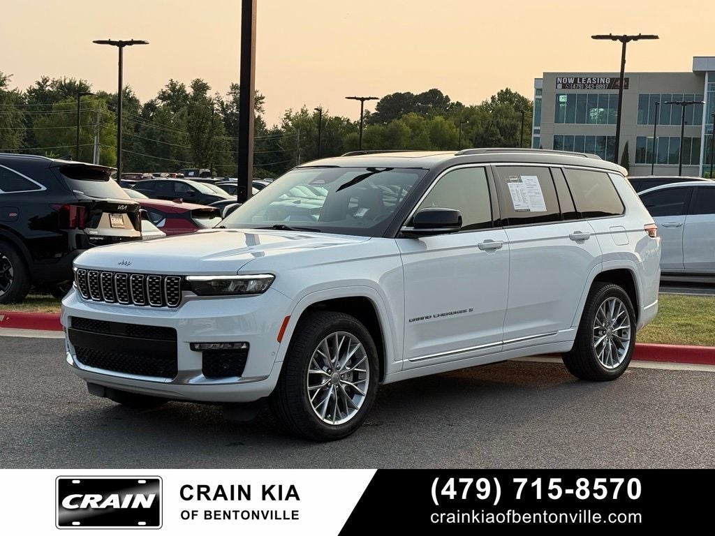 2025 Jeep Grand Cherokee L Summit - 4WD / PANORAMIC SUNROOF / CLEAN CARFAX