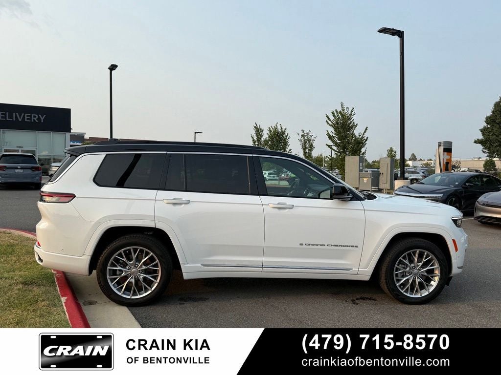 2025 Jeep Grand Cherokee L Summit - 4WD / PANORAMIC SUNROOF / CLEAN CARFAX