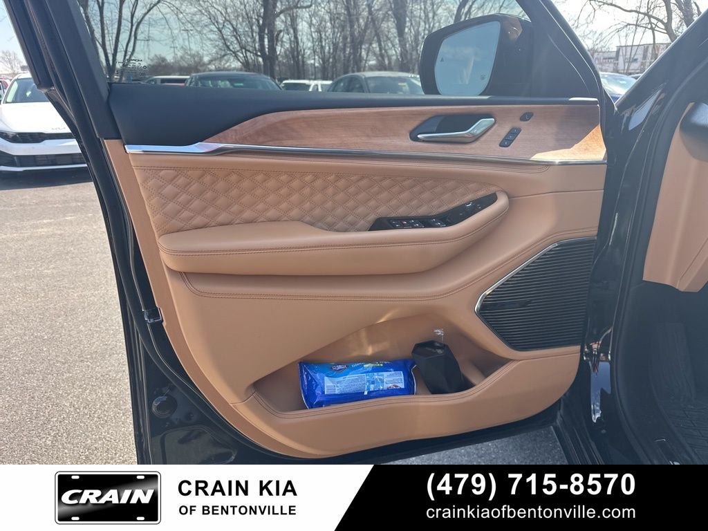 2023 Jeep Grand Cherokee L Summit - 4WD / PANORAMIC SUNROOF / ONE OWNER