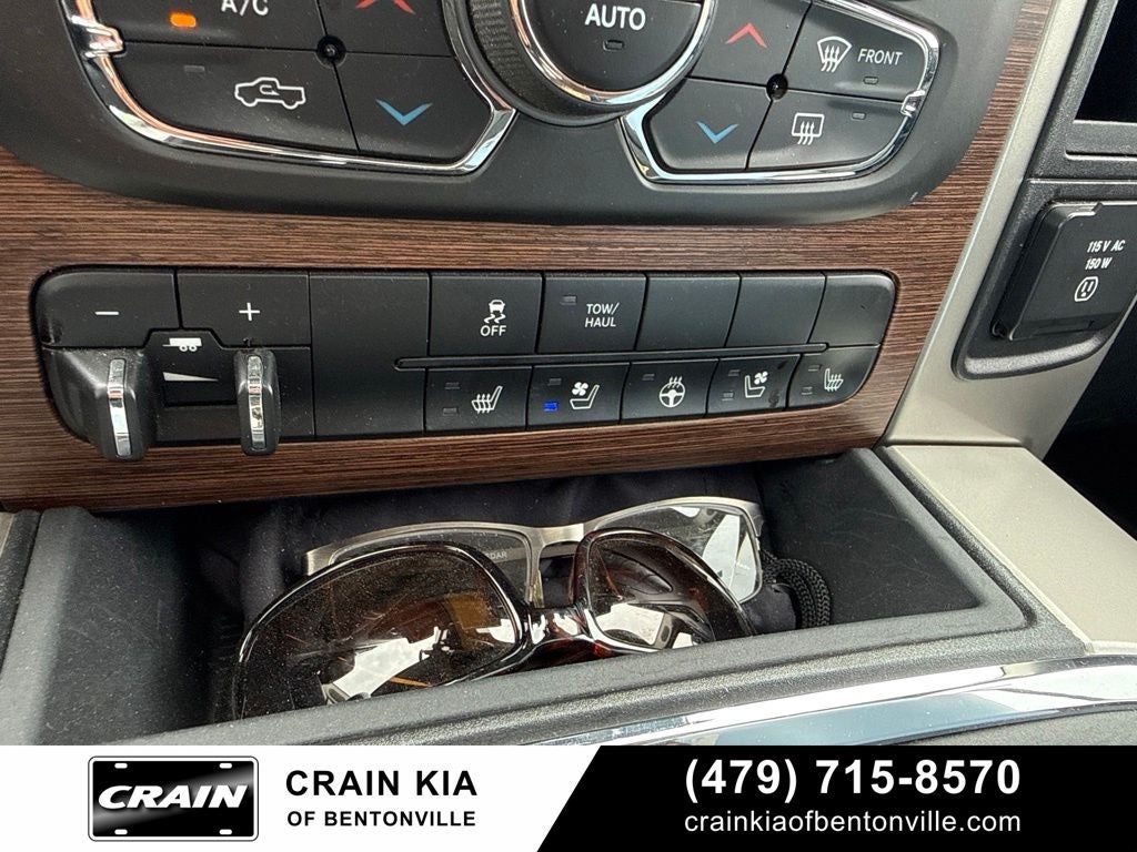 2016 RAM 1500 Laramie - 4WD / CLEAN CARFAX / ONE OWNER