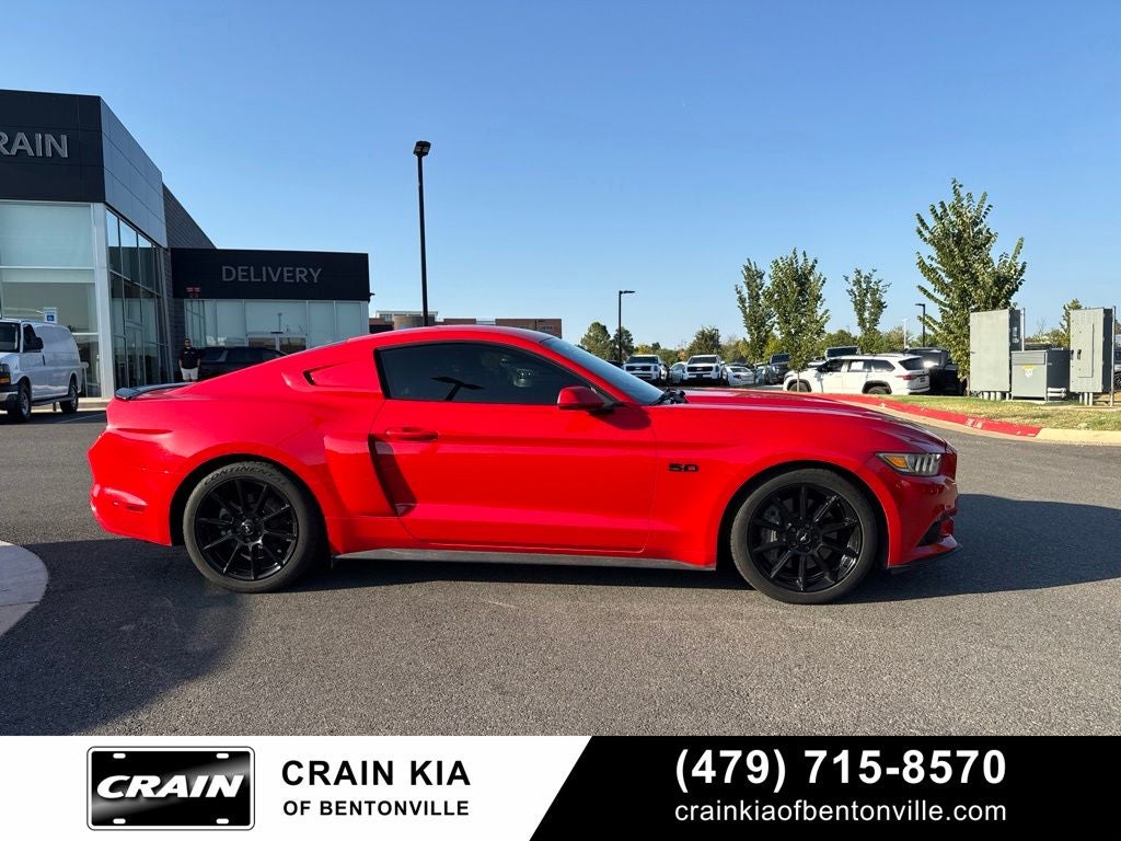 2016 Ford Mustang GT - 5.0 L V8 / CLEAN CARFAX
