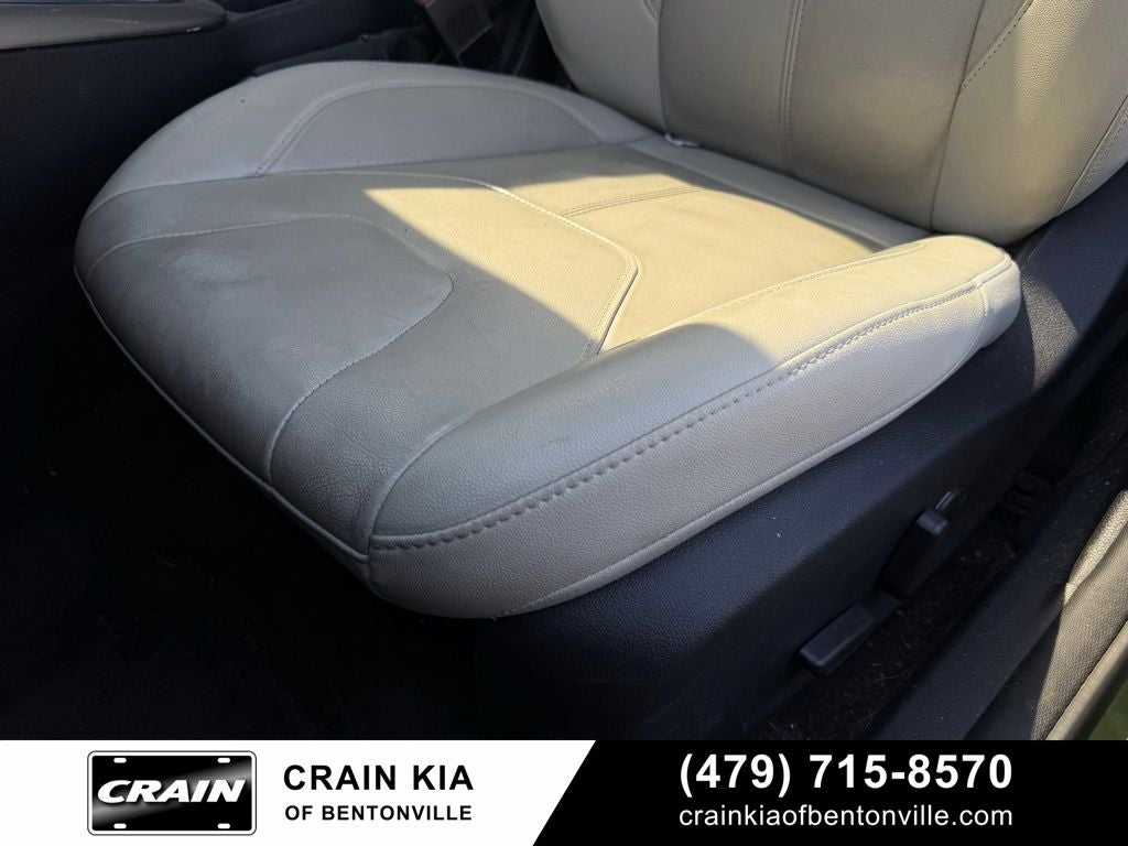 2018 Ford Focus Titanium - SUNROOF / CLEAN CARFAX / LOW MILES!