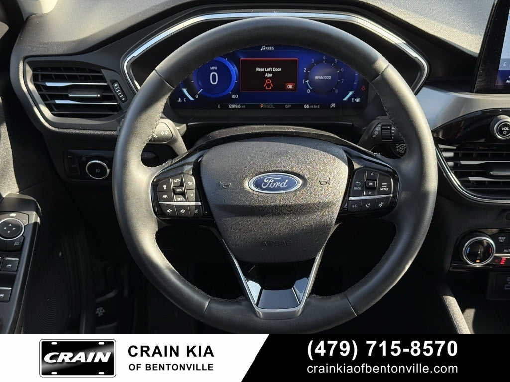 2022 Ford Escape Titanium - AWD / PANORAMIC SUNROOF / CLEAN CARFAX